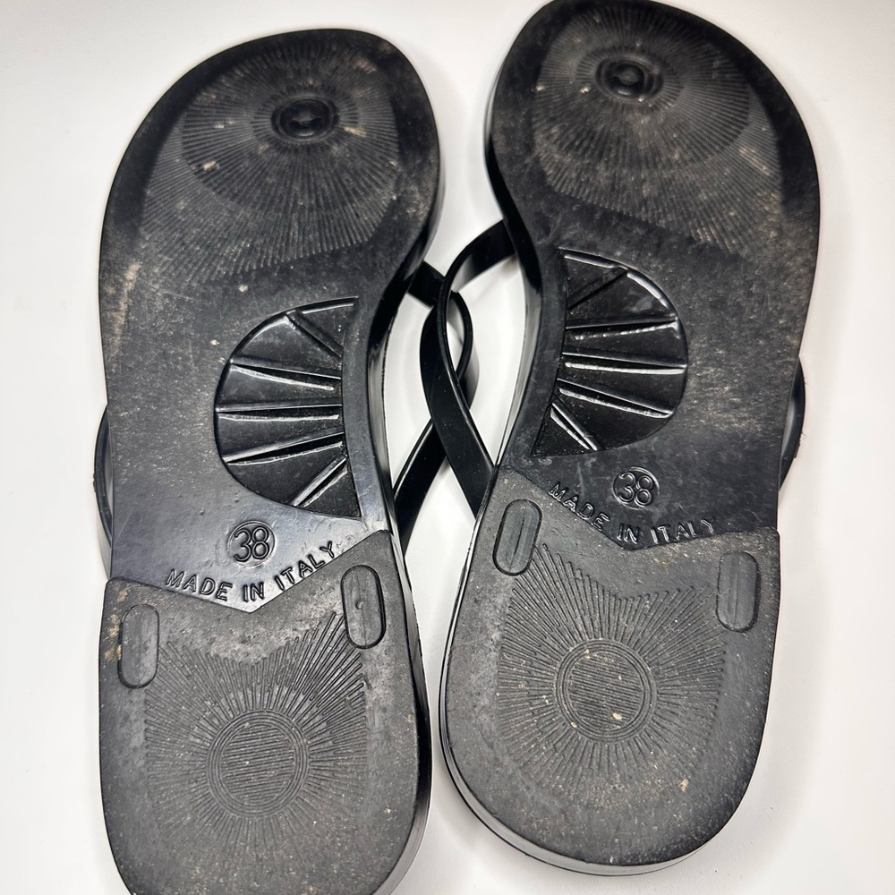 Burberry Black-Strap Sandals with Burgundy Check Footbed - Picture 3 of 3